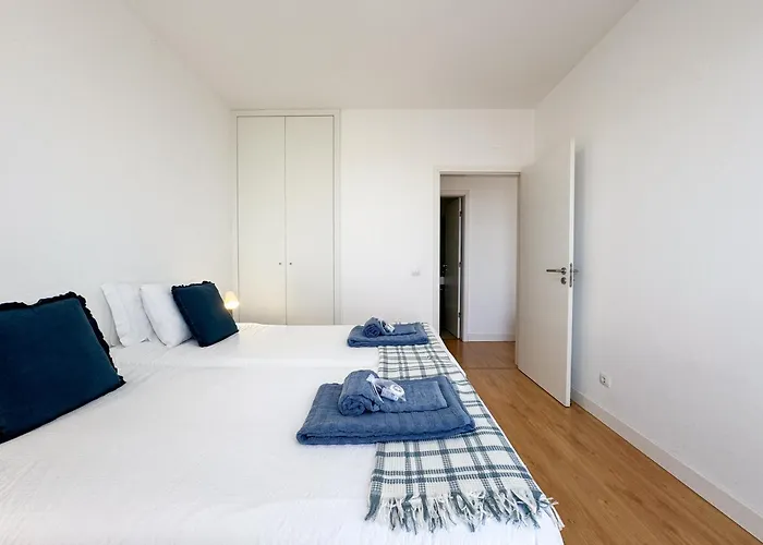 Bright Apartment Next To Main Avenue And Marina #1870